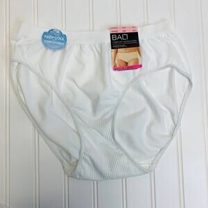 NWT Bali Comfort Revolution Hipster Panty Sz 10/11 White